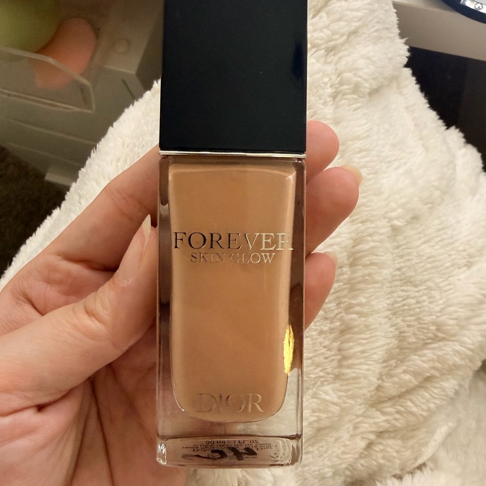 Dior Forever Skin Glow Foundation - 4C